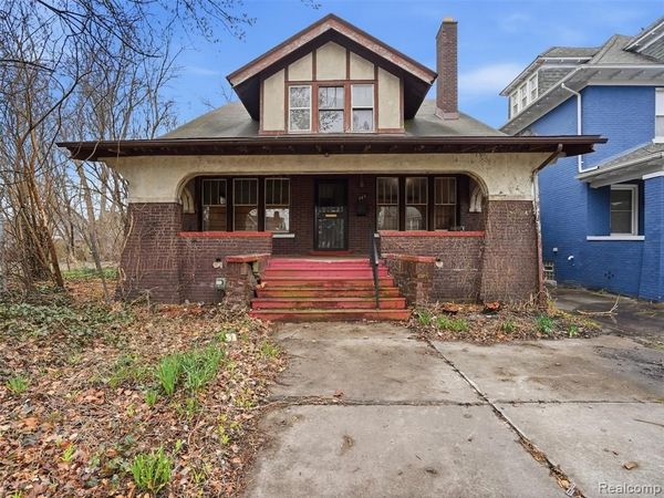 563 Chalmers Street, Detroit, MI 48215