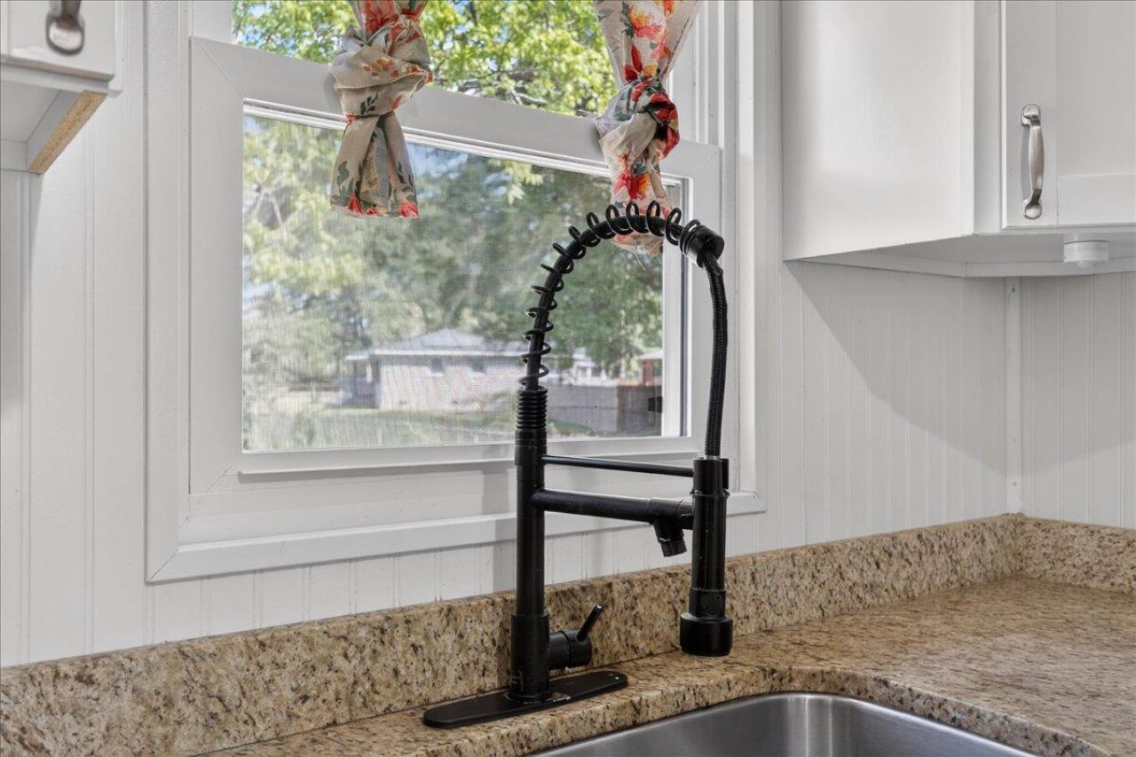 1594 Westwood Drive Photo 10