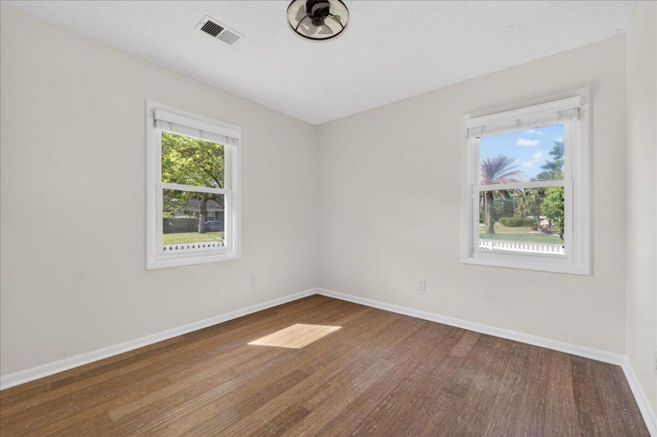 1594 Westwood Drive Photo 14