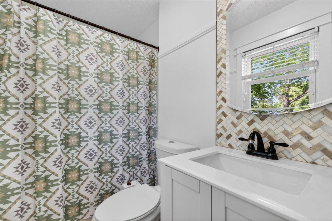 1594 Westwood Drive Photo 18