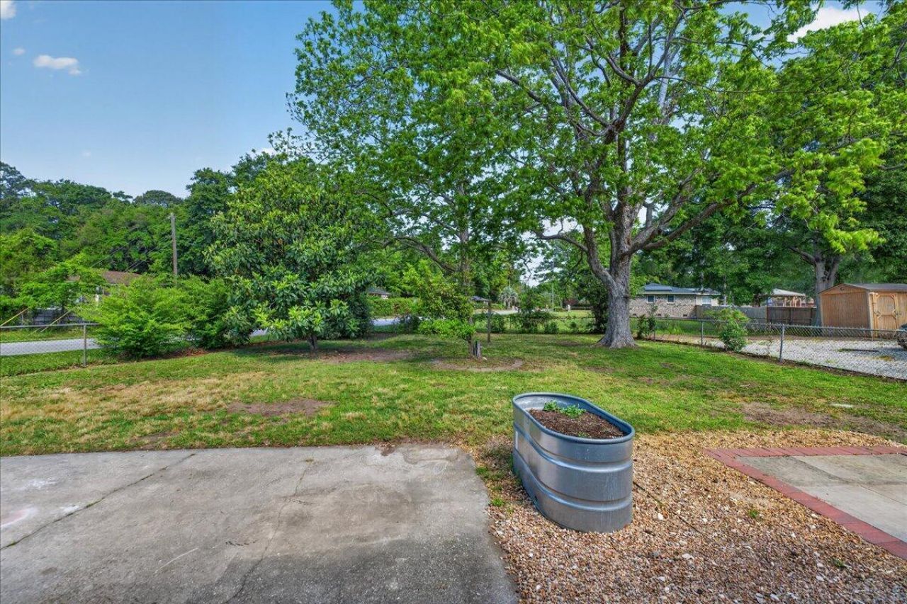 1594 Westwood Drive Photo 24