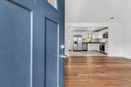 1594 Westwood Drive photo 4