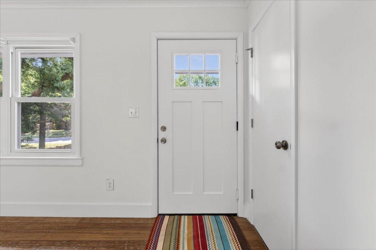 1594 Westwood Drive Photo 5