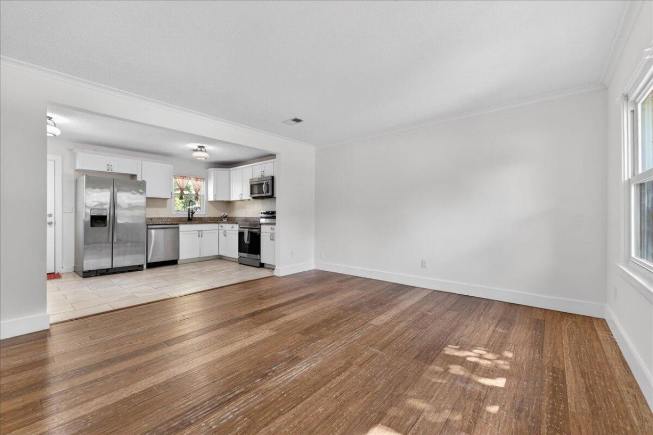 1594 Westwood Drive Photo 6