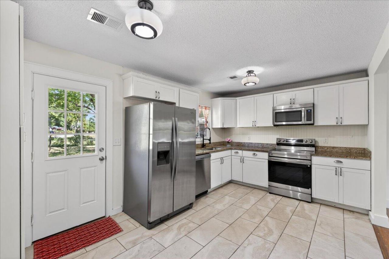 1594 Westwood Drive Photo 8