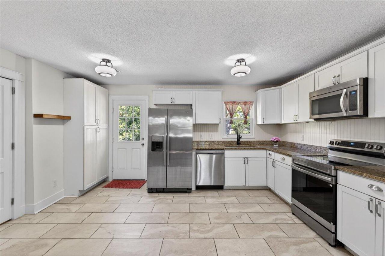 1594 Westwood Drive Photo 9