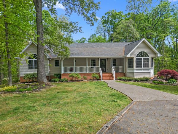 2180 Ranch Road, Dandridge, TN 37725