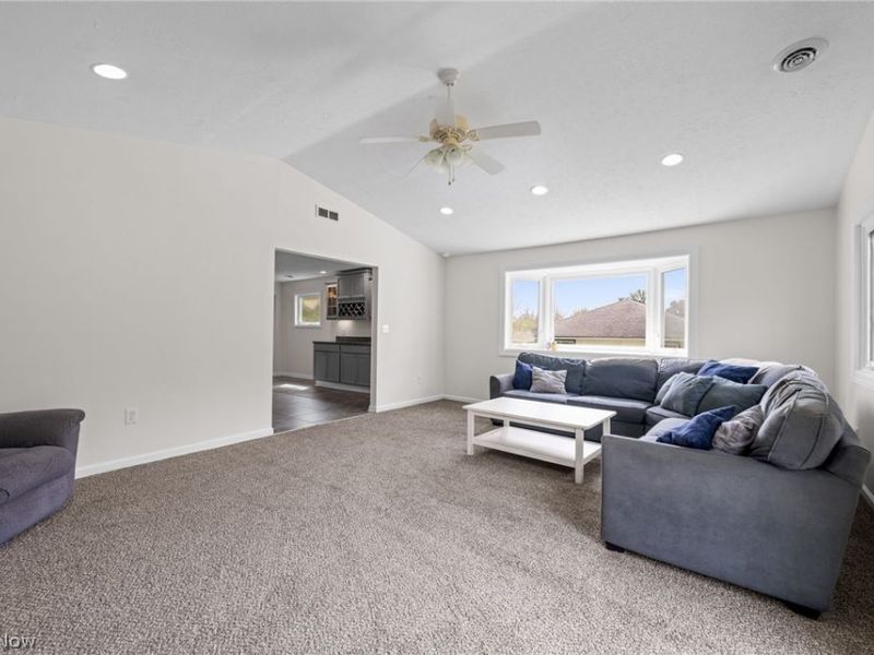 12440 Harold Drive, Chesterland, OH 44026 Photo 4