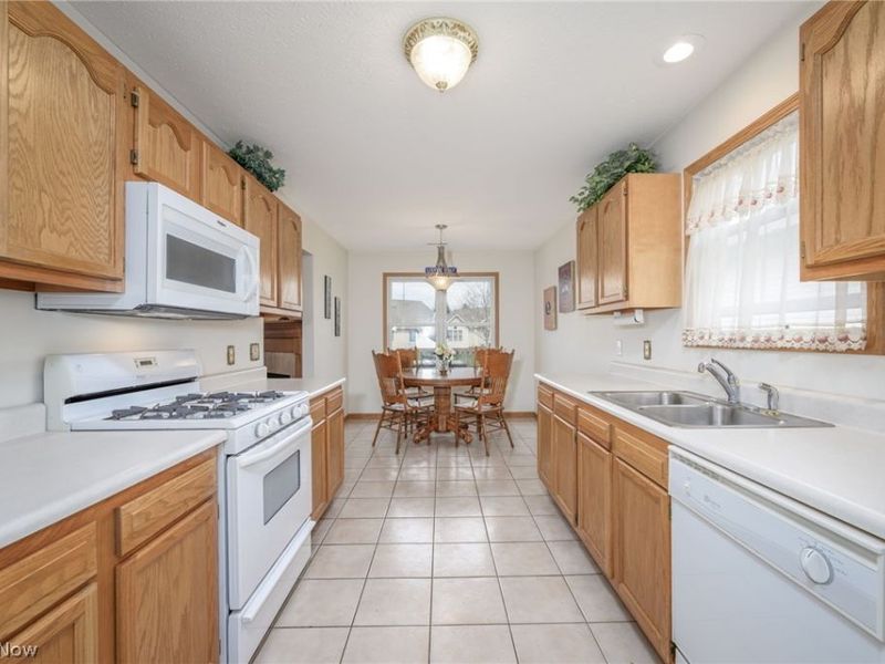 1432 Waters Edge Drive, Akron, OH 44313 Photo 11