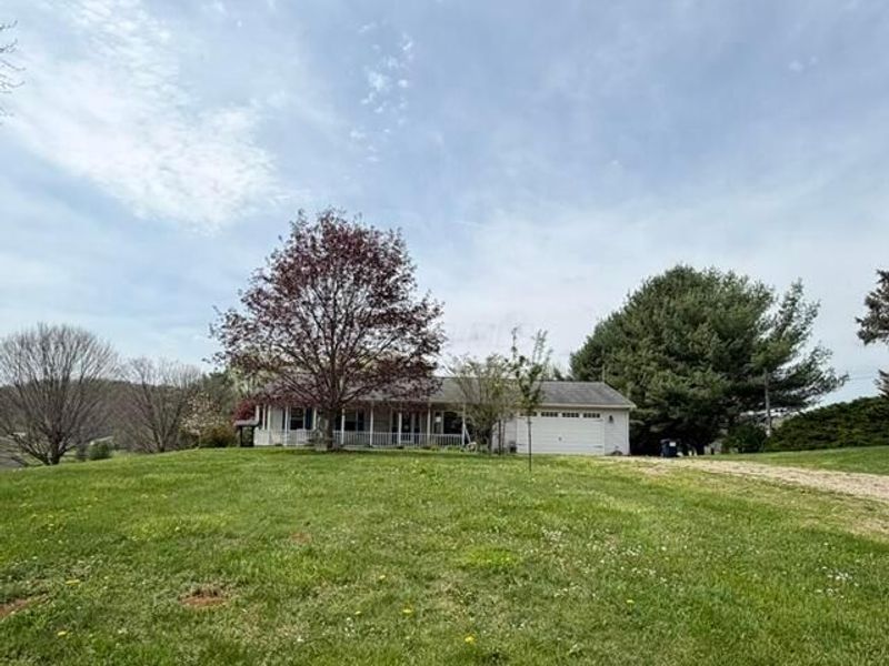 4630 Chestnut Hills Road NE, Newark, OH 43055 Photo 2