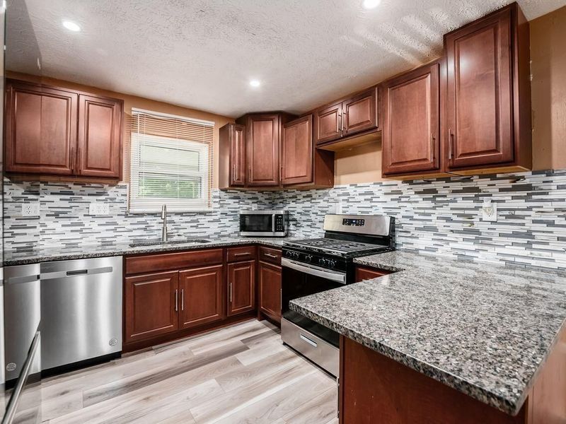 1914 Walden Drive , Columbus, OH 43229 Photo 10