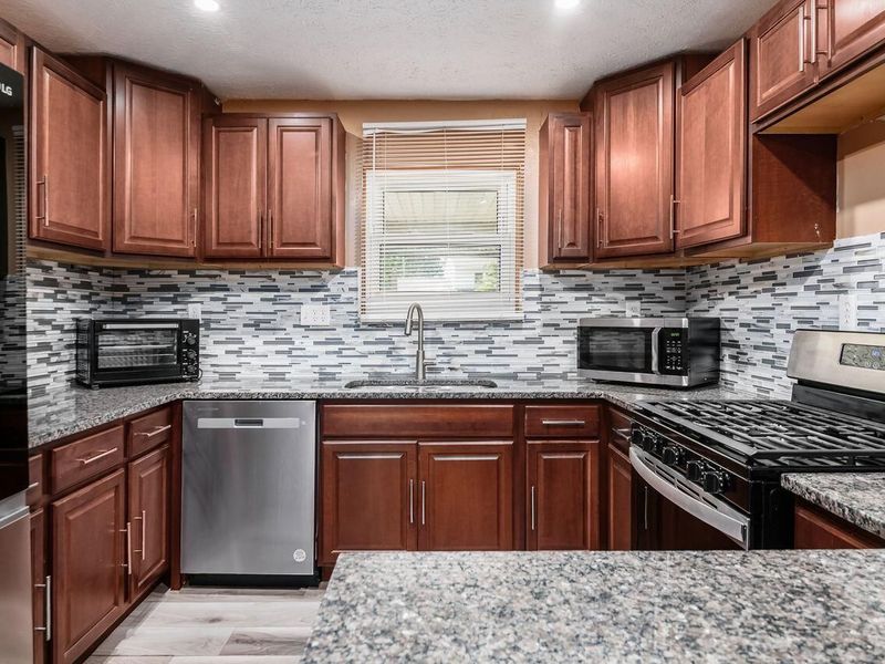 1914 Walden Drive , Columbus, OH 43229 Photo 12