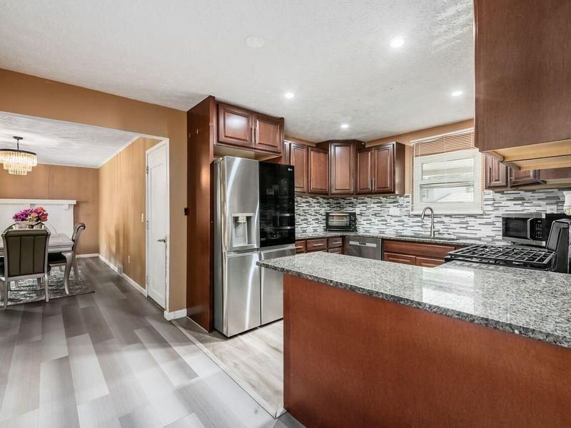 1914 Walden Drive , Columbus, OH 43229 Photo 9