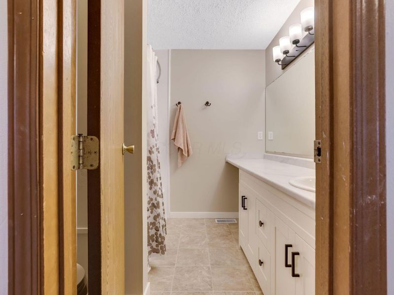 5876 Waterview Drive , Hilliard, OH 43026 Photo 18