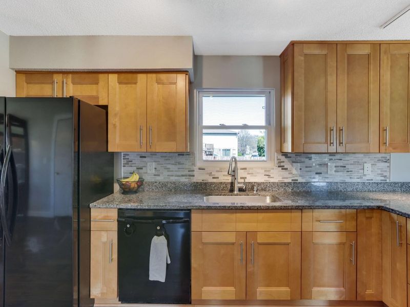 5876 Waterview Drive , Hilliard, OH 43026 Photo 9