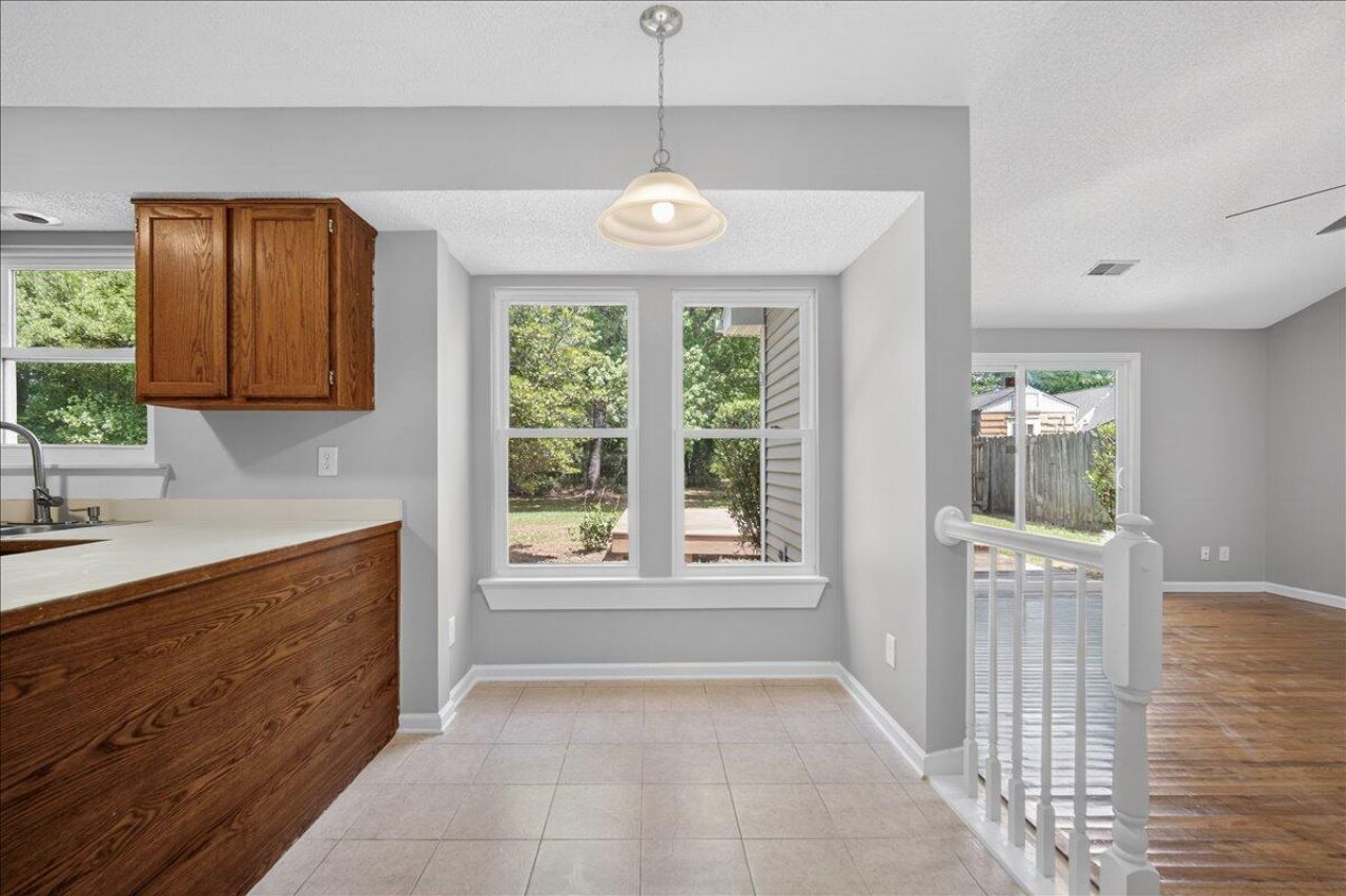 8467 Walsham Street Photo 12