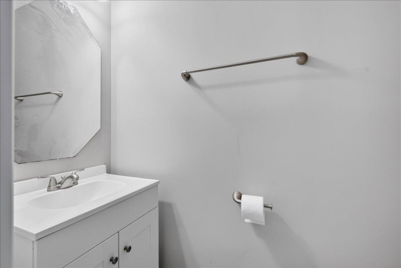 8467 Walsham Street Photo 18