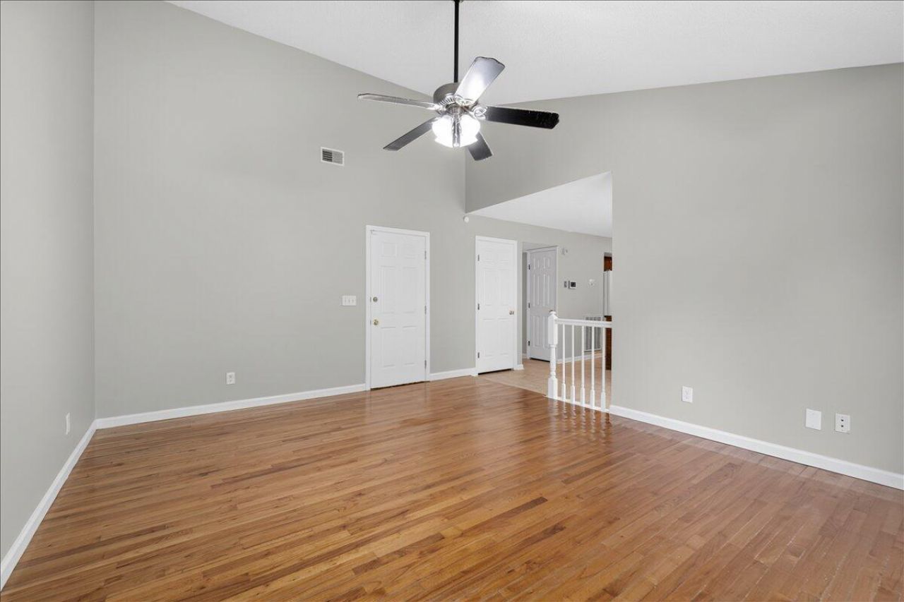 8467 Walsham Street Photo 20