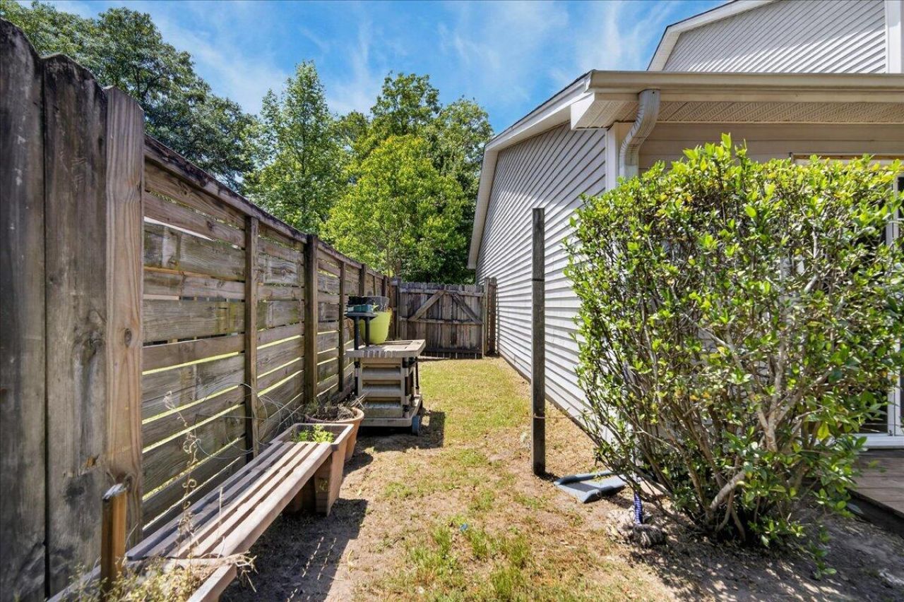 8467 Walsham Street Photo 31