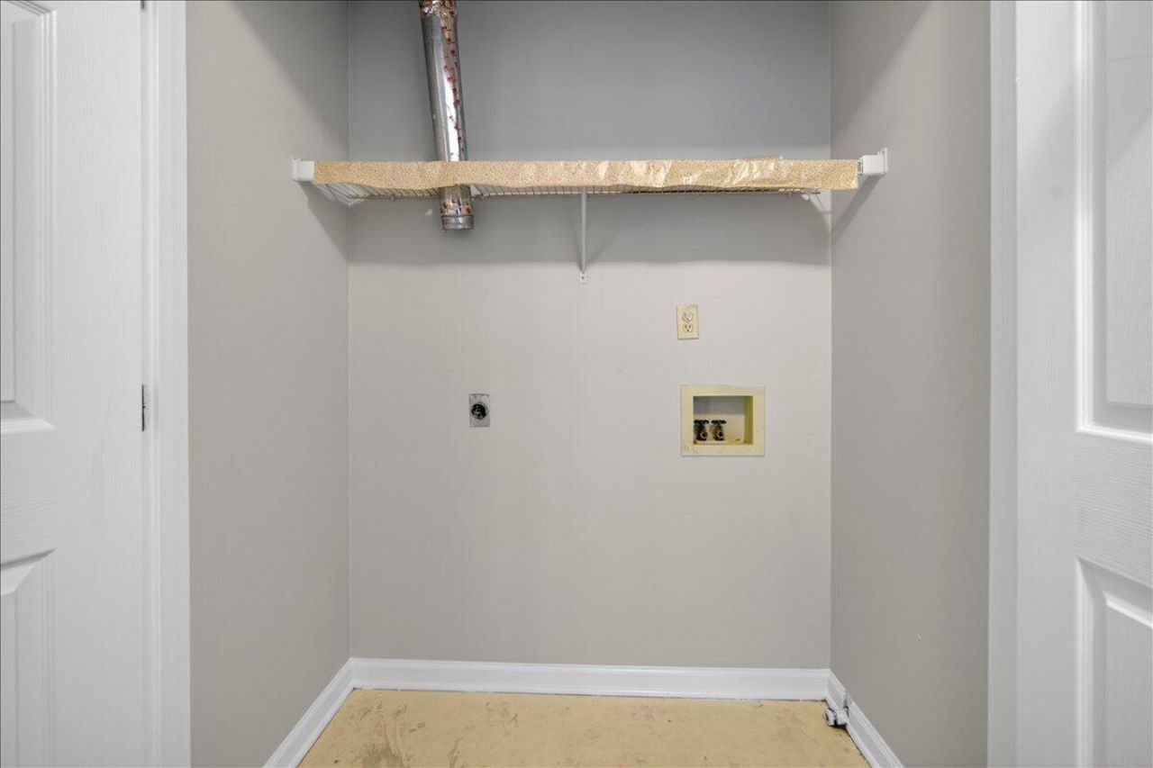 8467 Walsham Street Photo 35