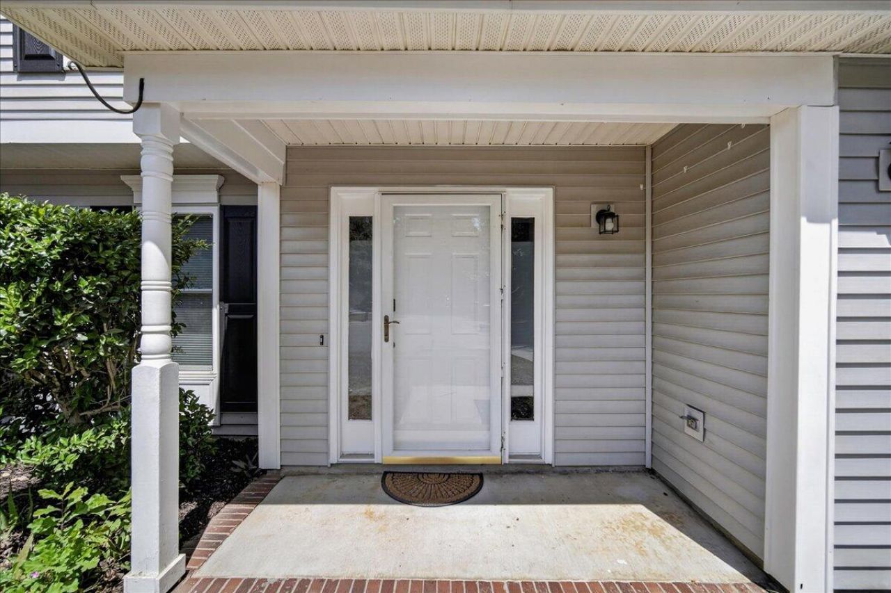 8467 Walsham Street Photo 4