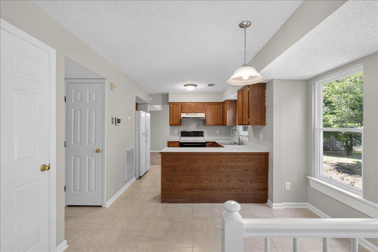 8467 Walsham Street Photo 55