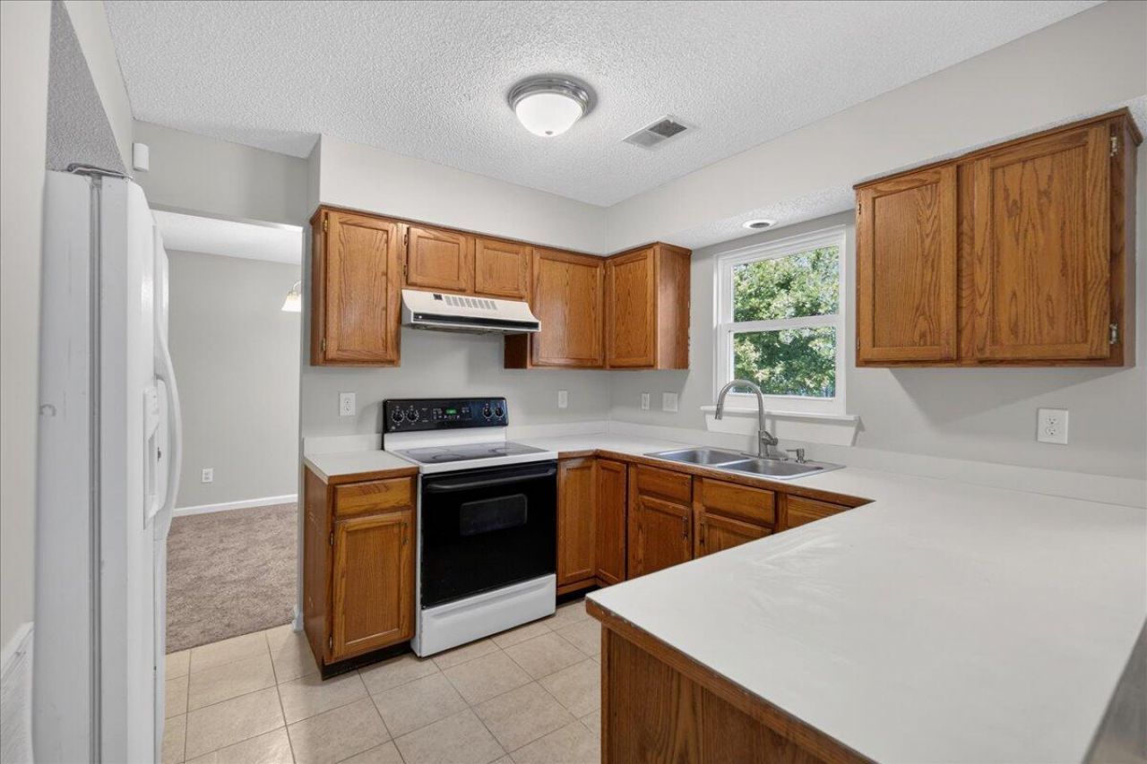 8467 Walsham Street Photo 56