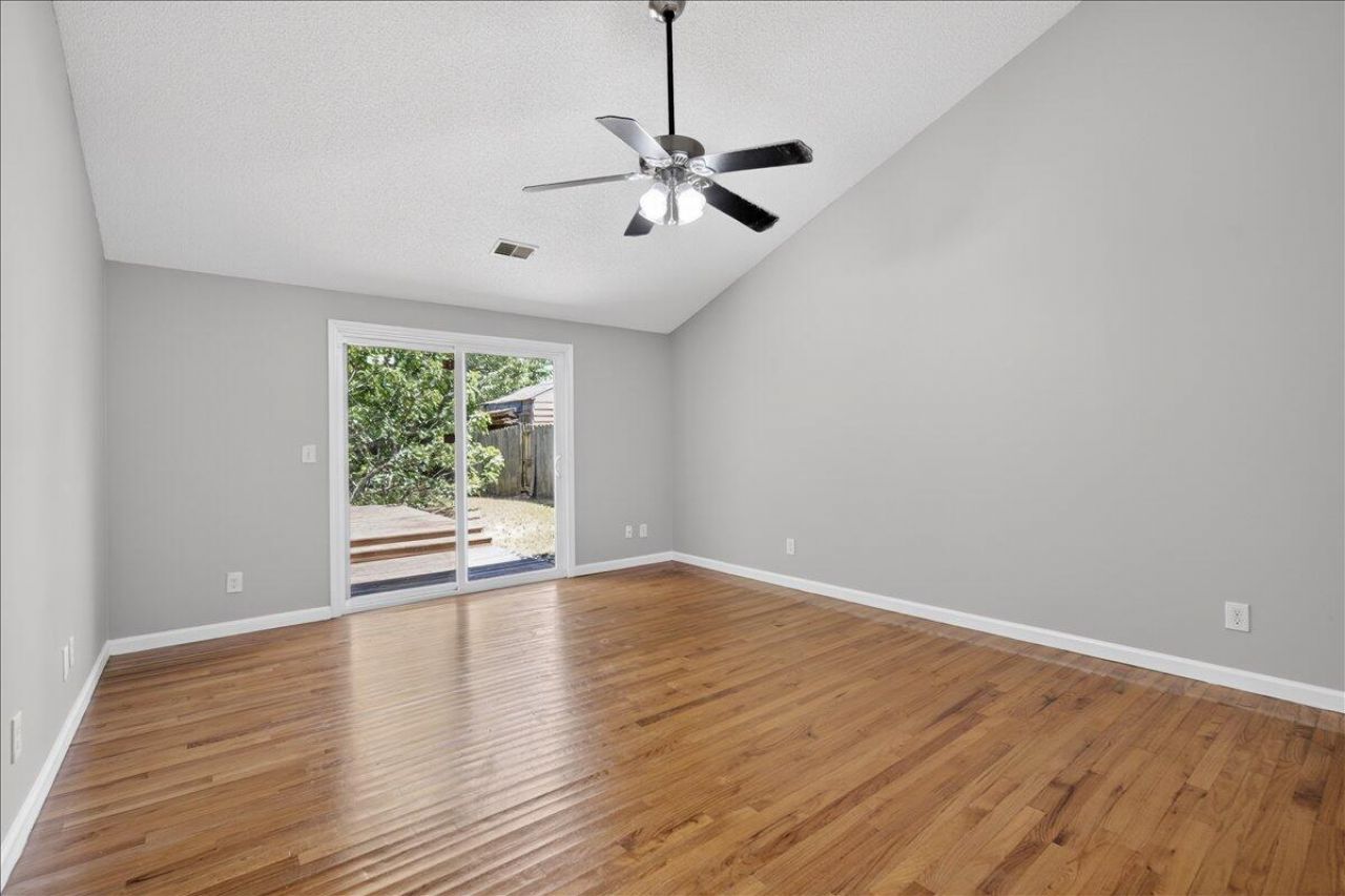 8467 Walsham Street Photo 61