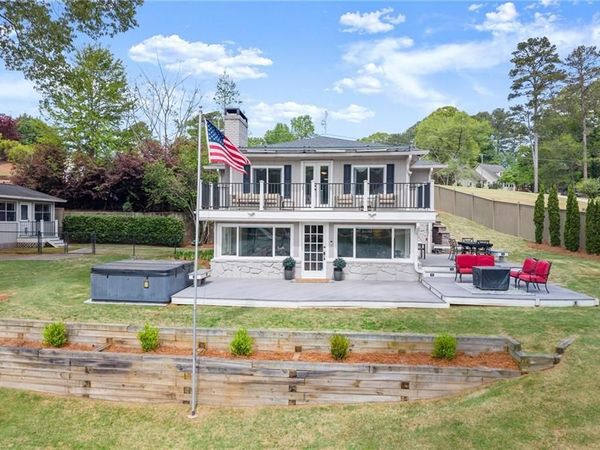 924 Pine Circle, Woodstock, GA 30189