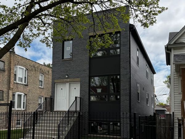 851 N Springfield Avenue , Chicago, IL 60651