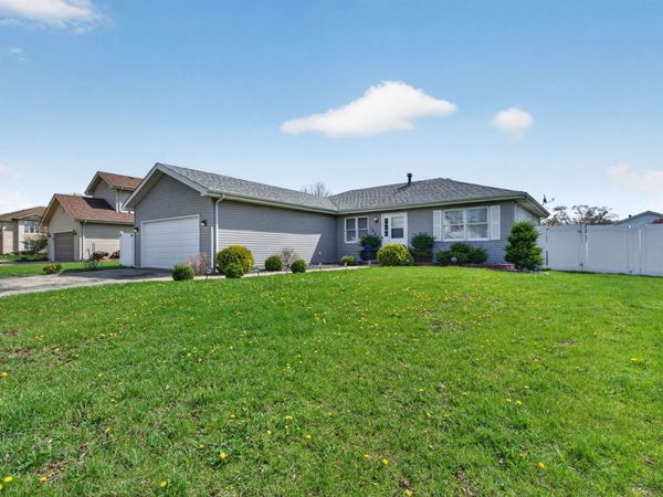 1486 Bradley Way , Bourbonnais, IL 60914