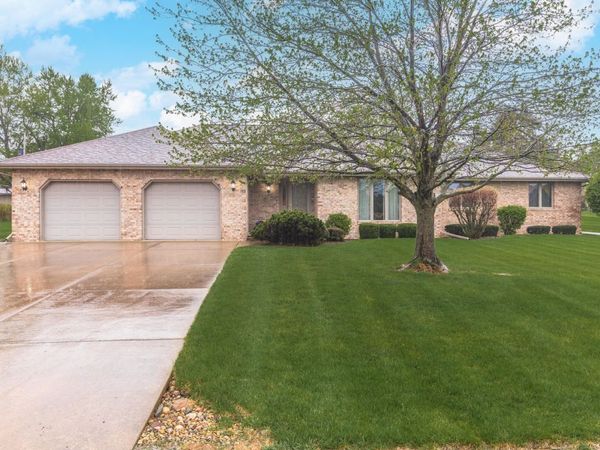 103 E 9th Street , Gridley, IL 61744