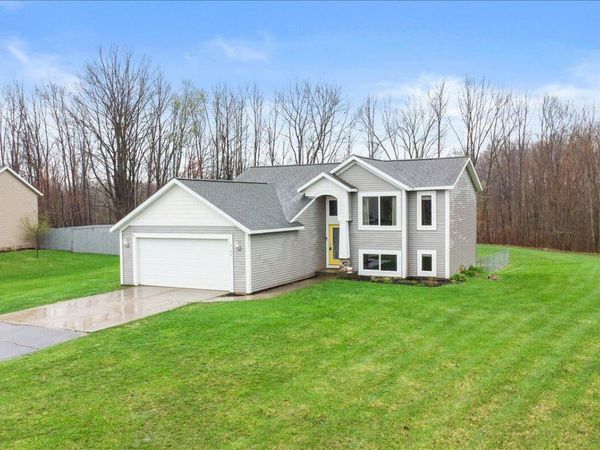 2194 Winston View Drive NE, Cedar Springs, MI 49319