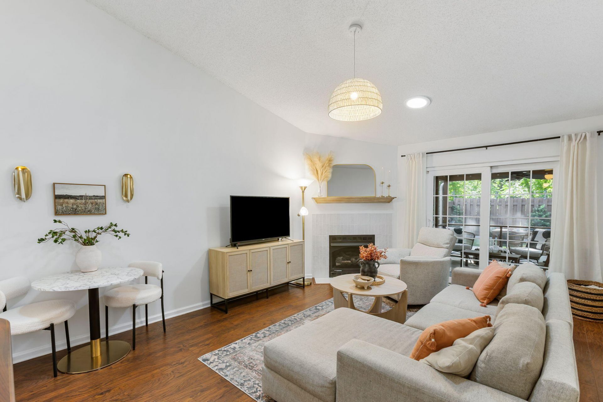 1323 Pinnacle Lane Photo 7