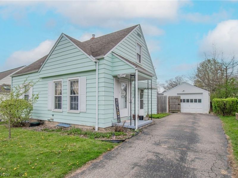 2447 24th Street, Cuyahoga Falls, OH 44223 Photo 4