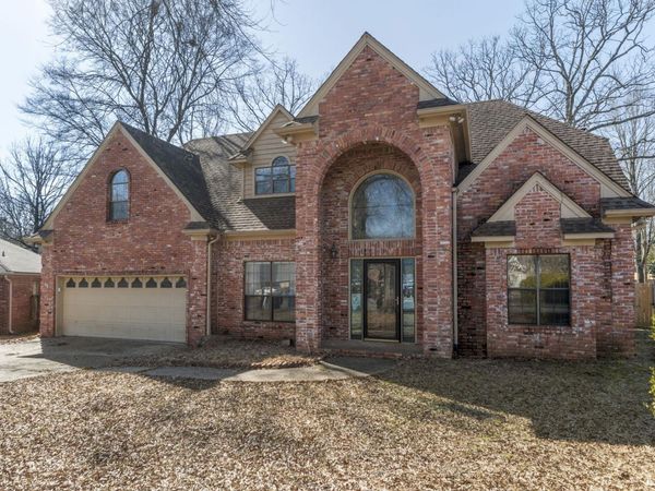 8 Edgewater Cove, Maumelle, AR 72113