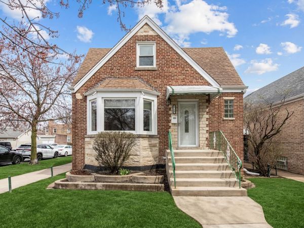 5158 W Carmen Avenue W, Chicago, IL 60630