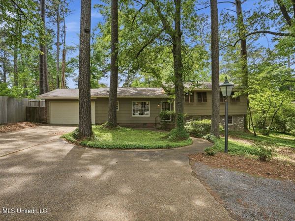 2115 Meadowbrook Road, Jackson, MS 39211