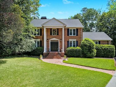 6 St James Place, Chapel Hill, NC 27514