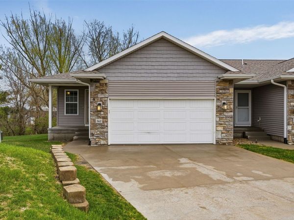 562 Meadow Oak Circle , Fairfax, IA 52228