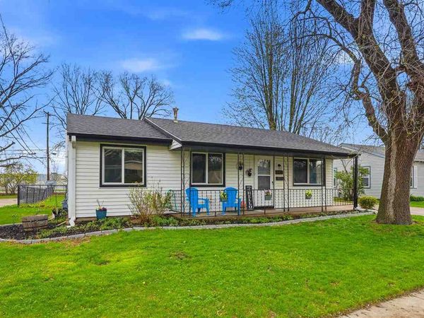 2220 Hollywood Blvd, Iowa City, IA 52240