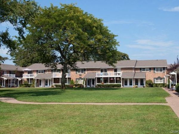 16 Saxon Avenue , Unit 11, Bay Shore, NY 11706