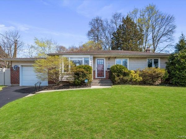8 Bass Court , Huntington, NY 11743