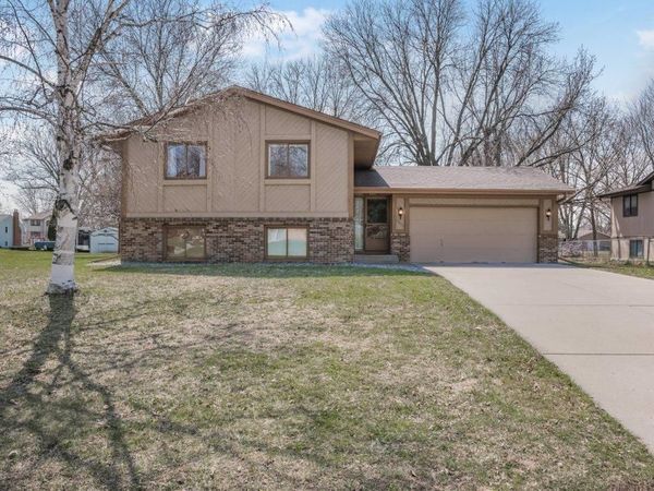 6677 Countryside Drive, Eden Prairie, MN 55346