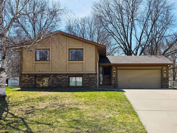 6677 Countryside Drive, Eden Prairie, MN 55346
