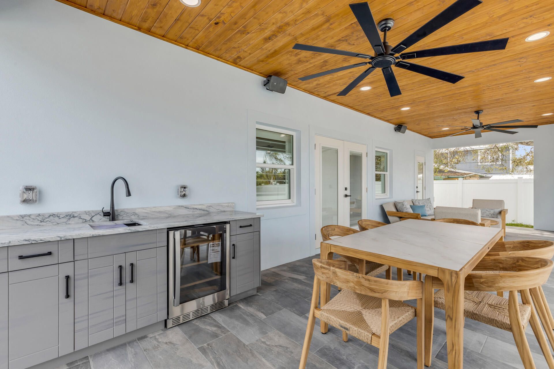 210 Due East Street, New Smyrna Beach, FL 32169 Photo