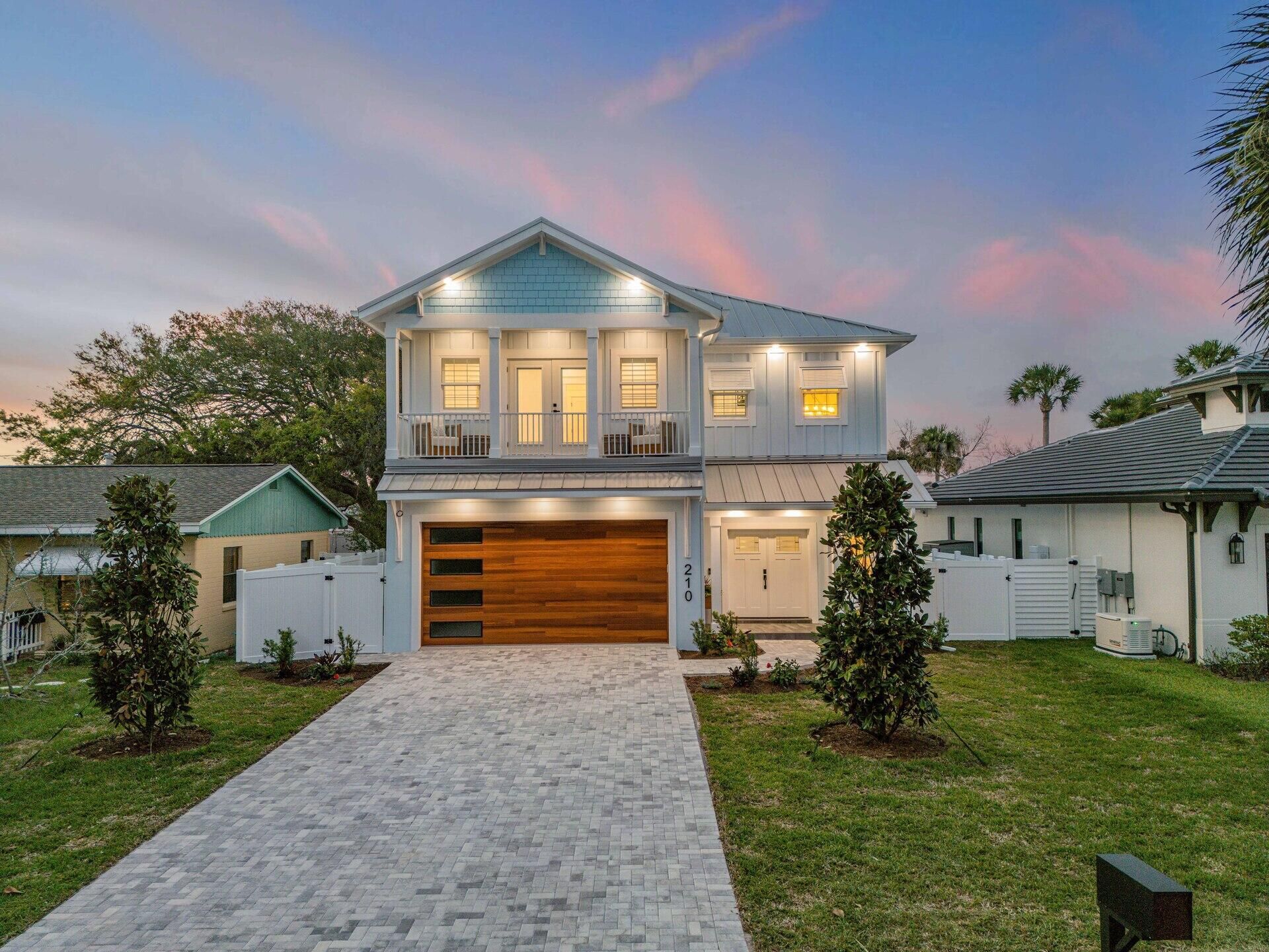 210 Due East Street, New Smyrna Beach, FL 32169 Photo