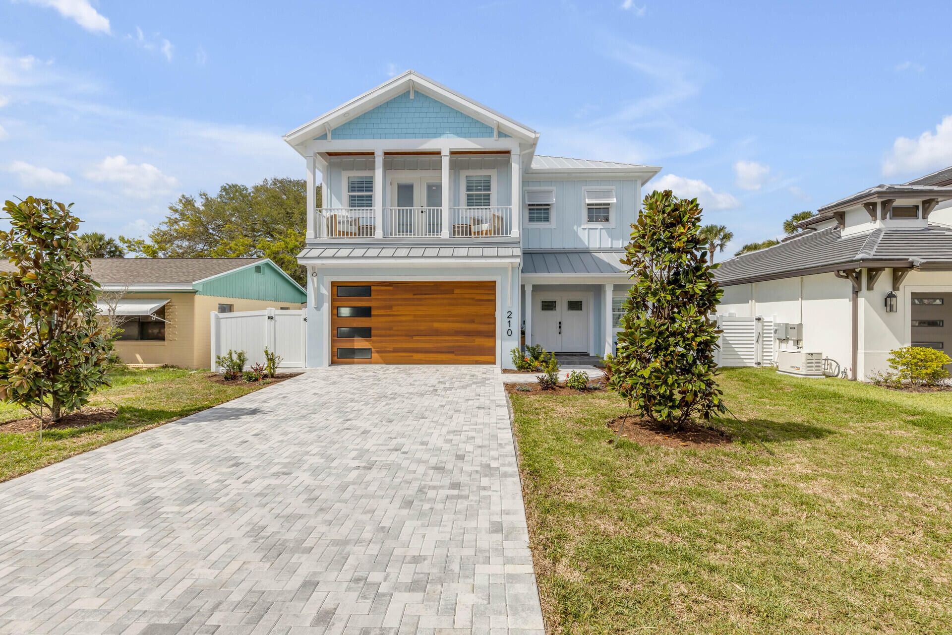 210 Due East Street, New Smyrna Beach, FL 32169 Photo