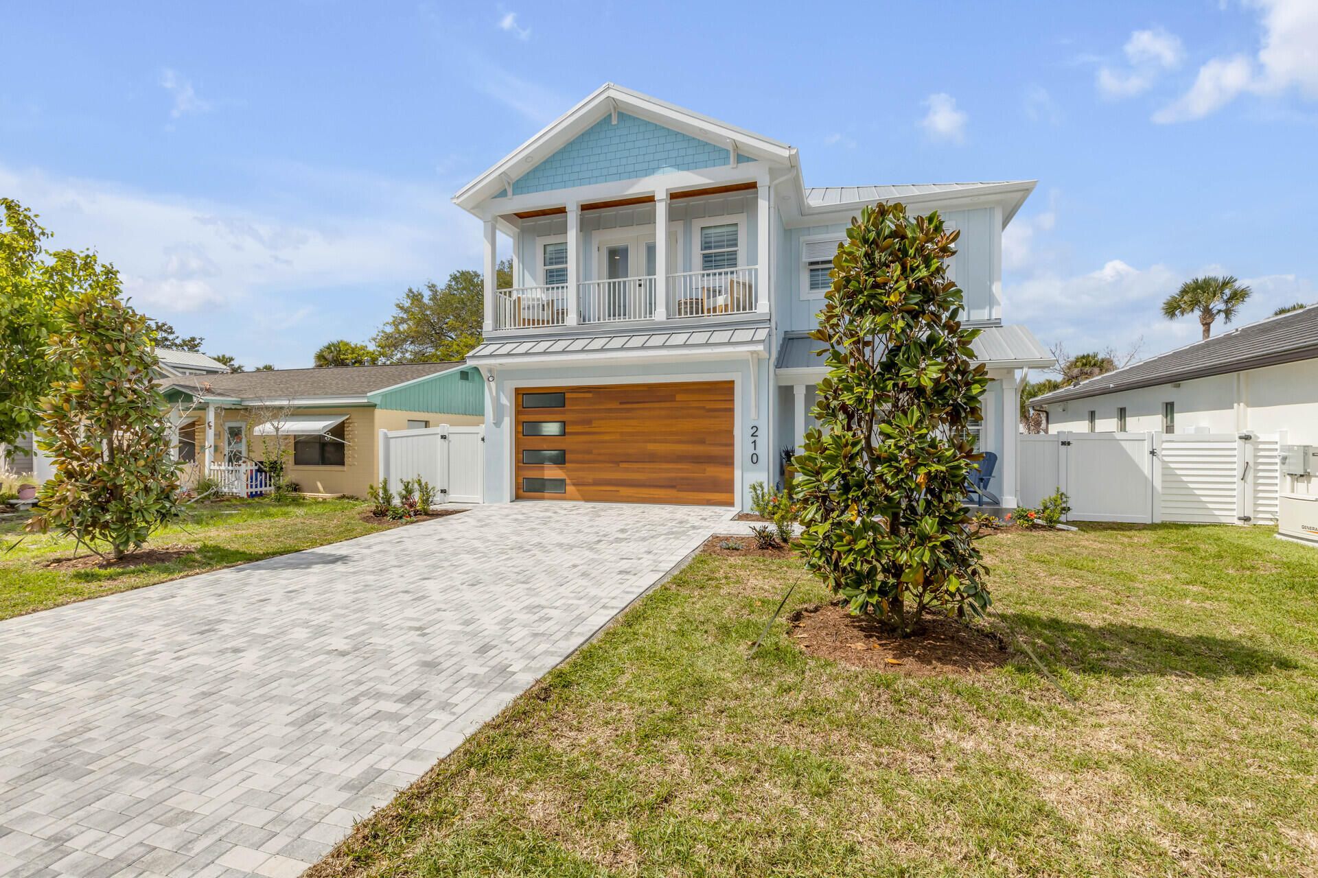 210 Due East Street, New Smyrna Beach, FL 32169 Photo