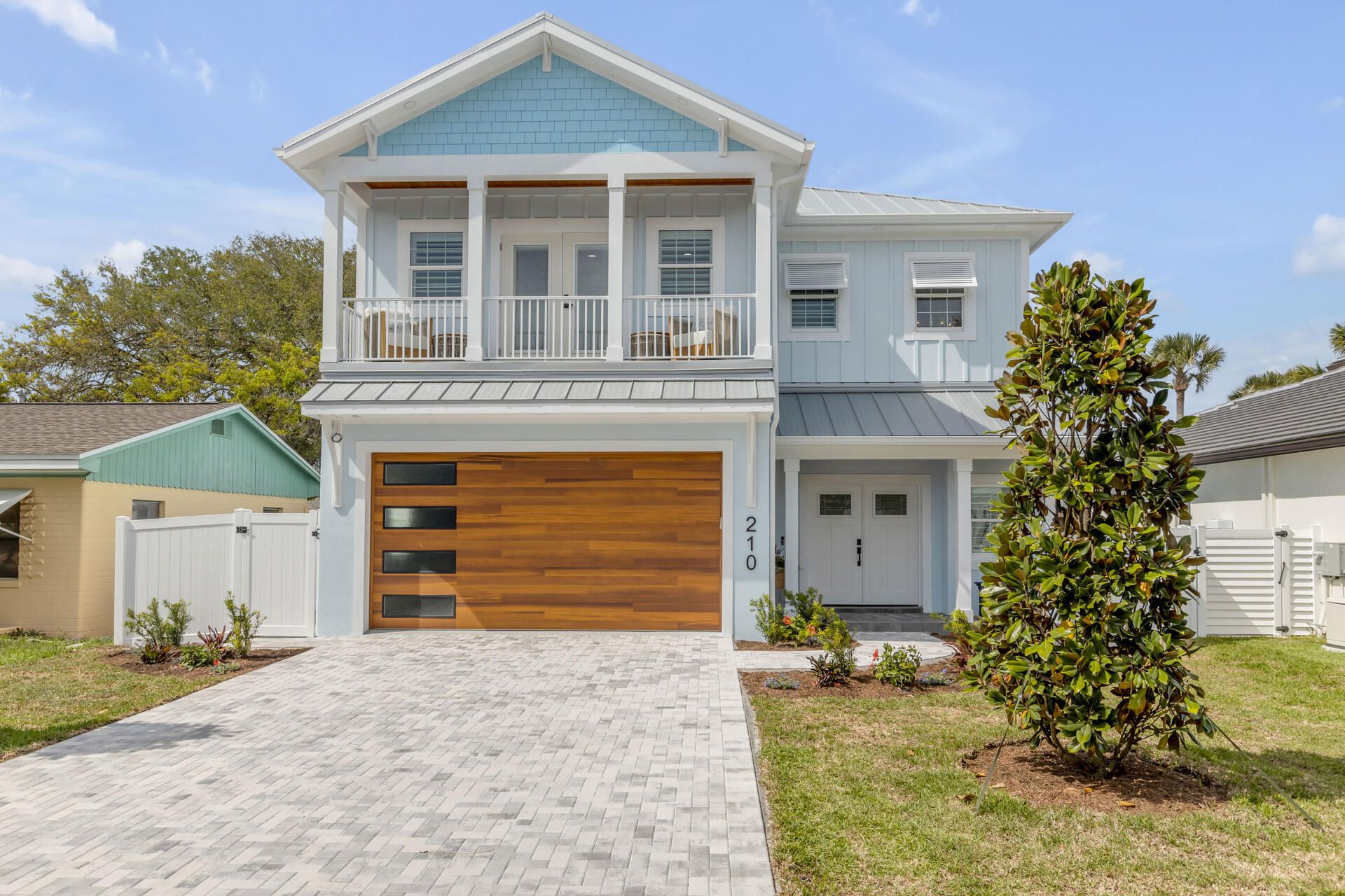 210 Due East Street, New Smyrna Beach, FL 32169 Photo